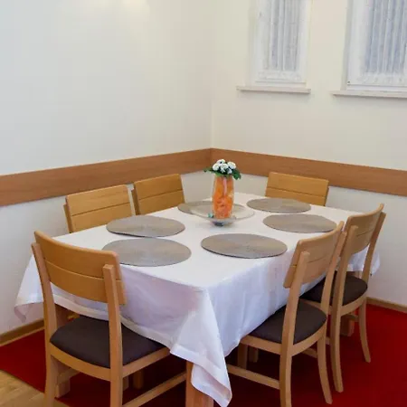 Darko - Spacious Apartment